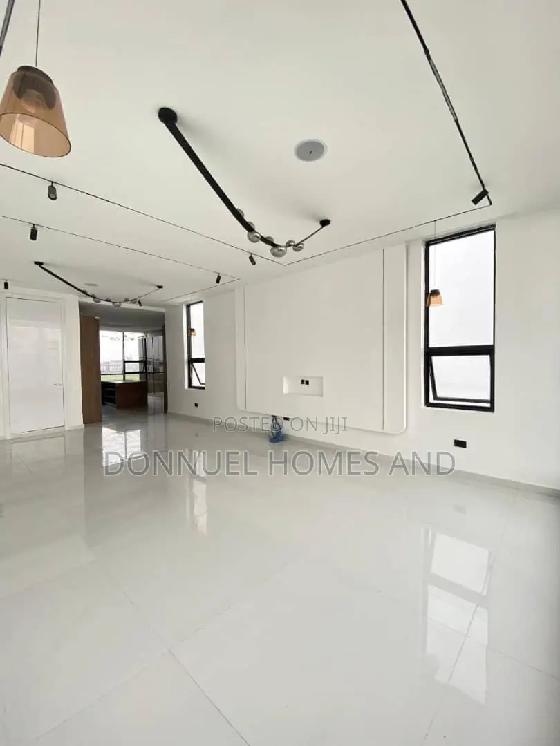 5bdrm Duplex in Osapa london for sale