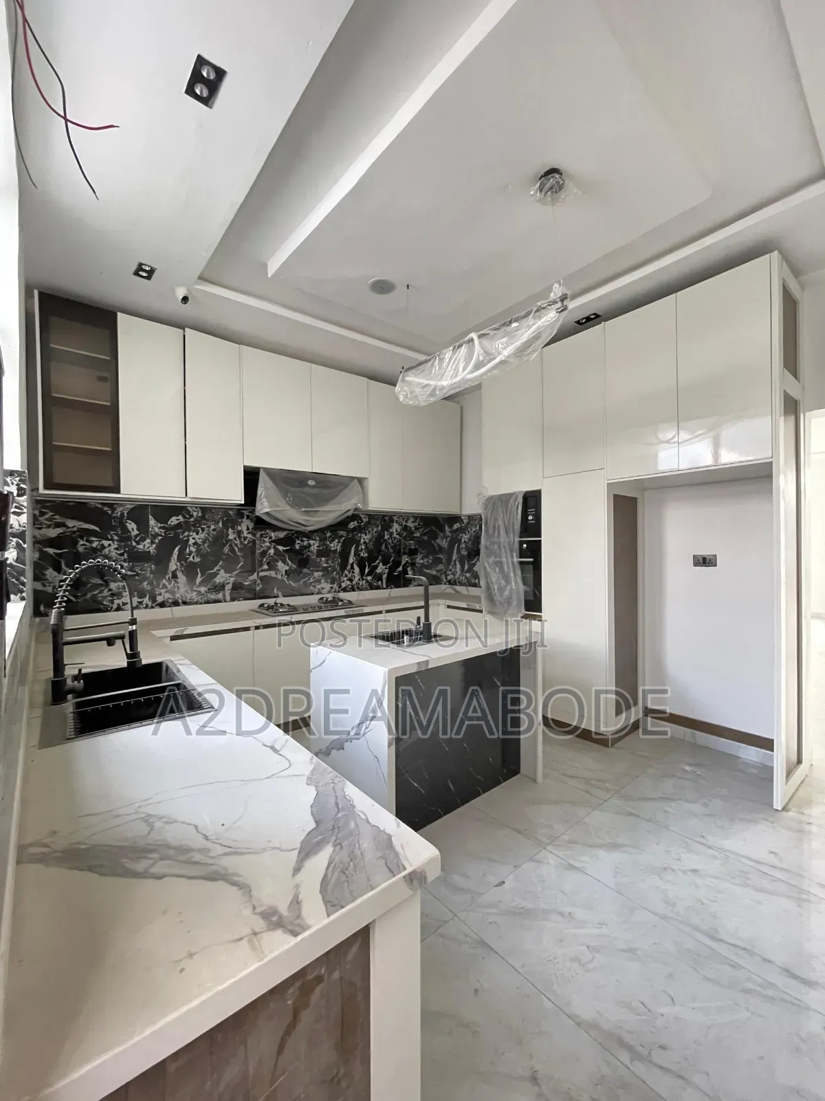 4bdrm Duplex in Chevron for sale