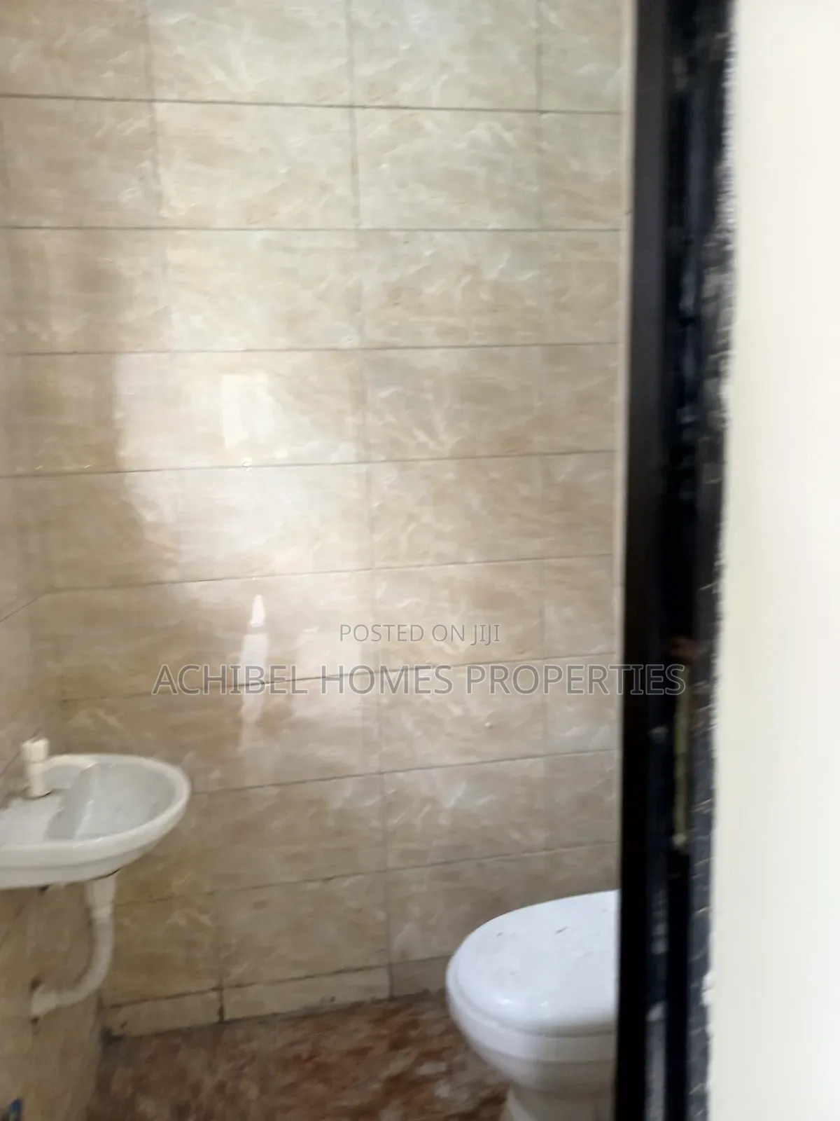 3bdrm Apartment in Osapa London, Jakande for rent