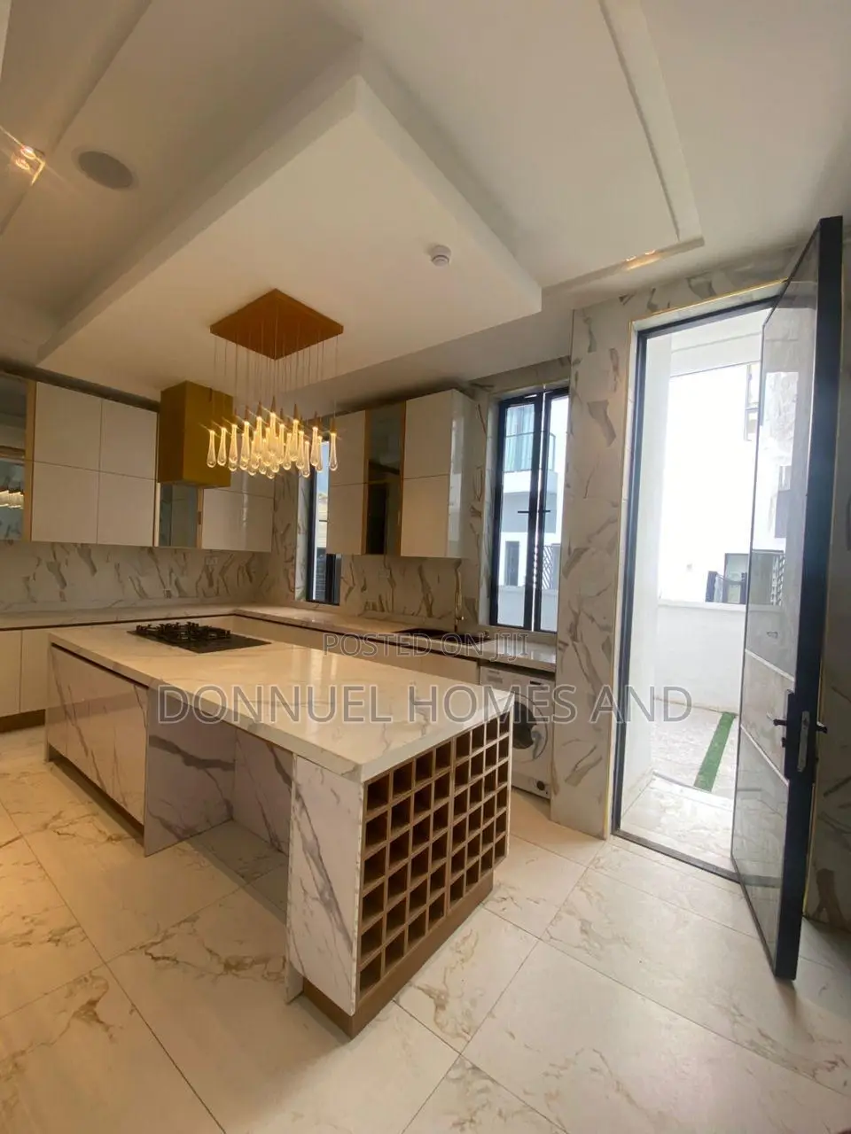 5bdrm Duplex in Osapa london for sale