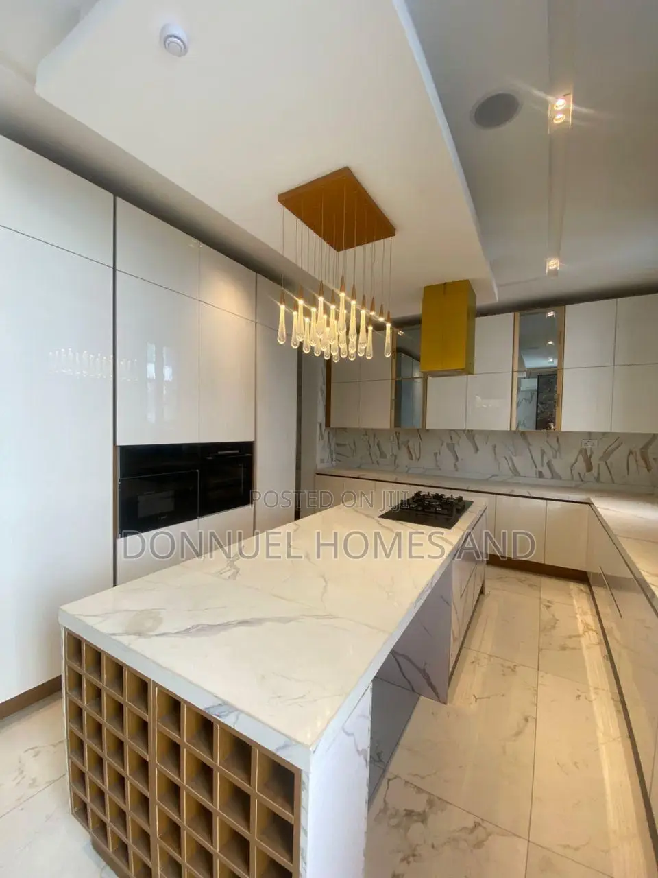 5bdrm Duplex in Osapa london for sale