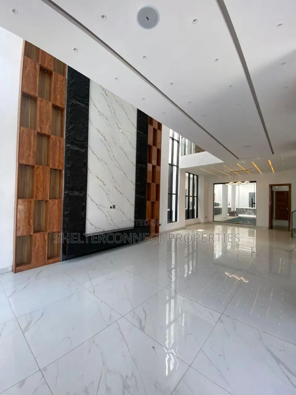 5bdrm Duplex in Ikota for sale
