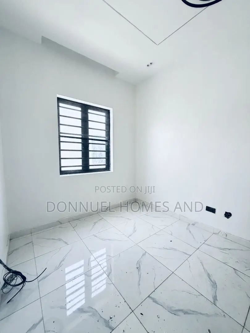 1bdrm Apartment in Lekki Expressway for sale