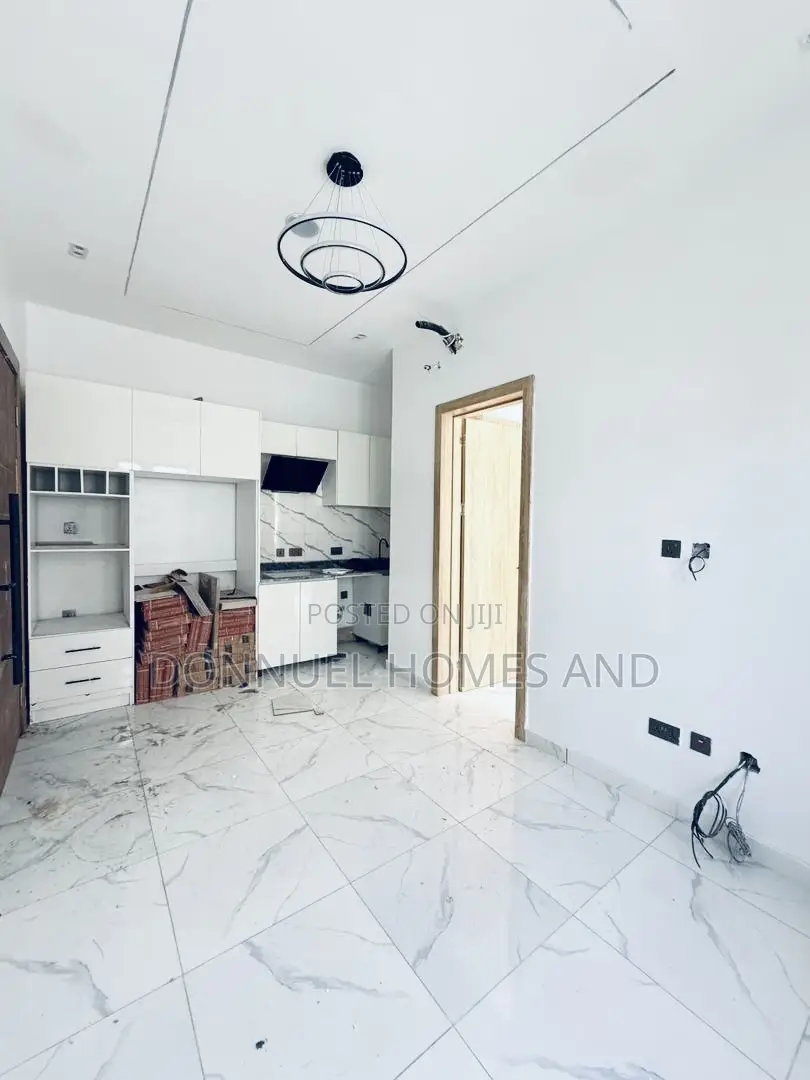 1bdrm Apartment in Lekki Expressway for sale