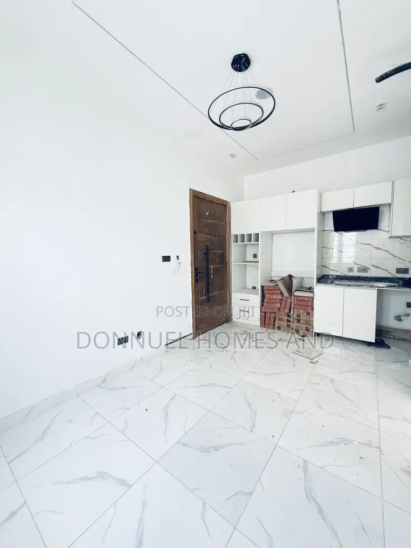1bdrm Apartment in Lekki Expressway for sale