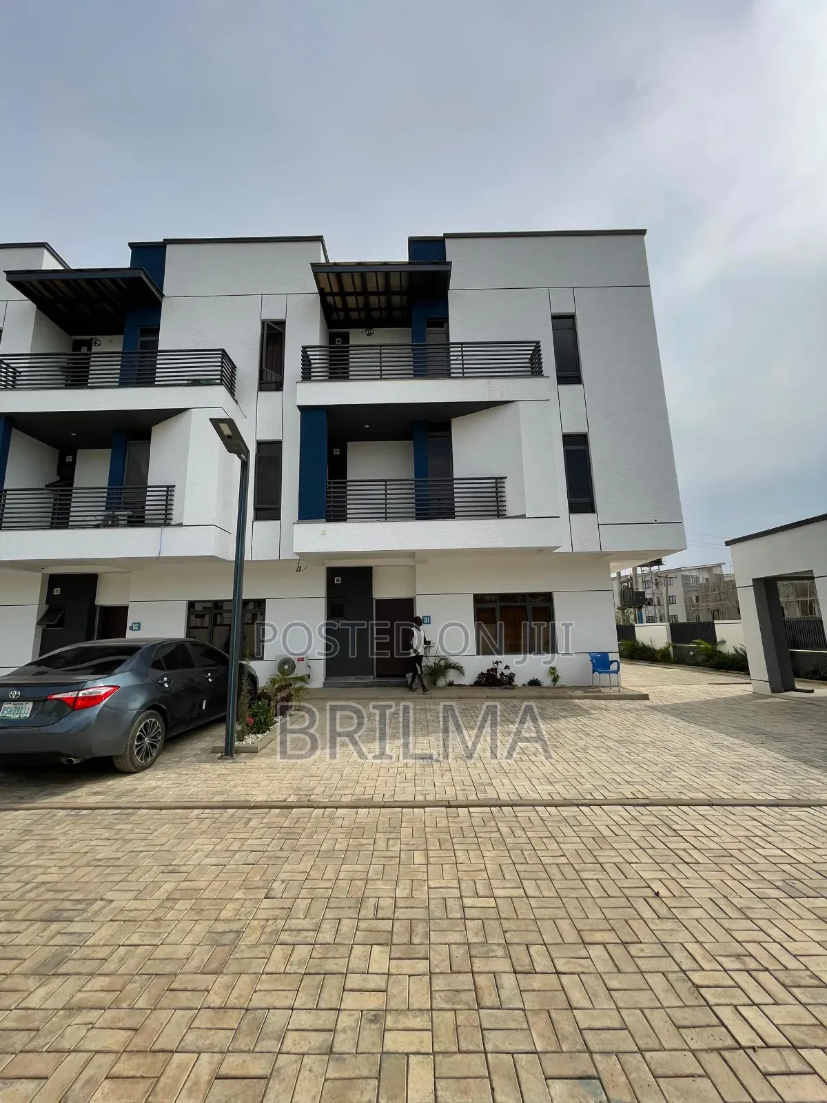 5bdrm Duplex in Dakibiyu for sale