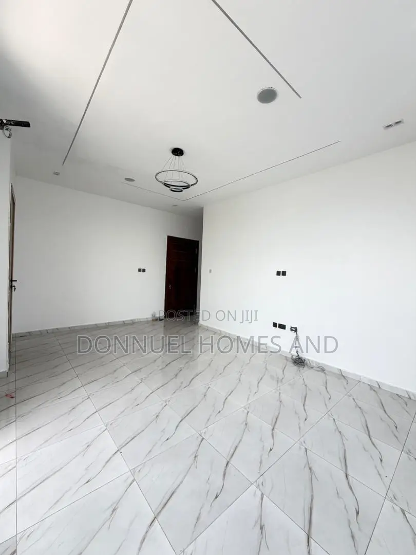 2bdrm Apartment in Lekki Expressway for sale
