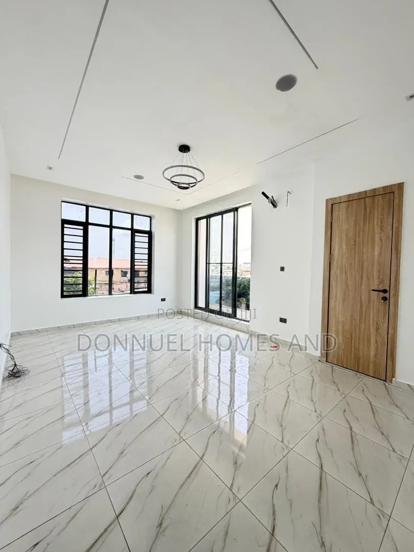 2bdrm Apartment in Lekki Expressway for sale