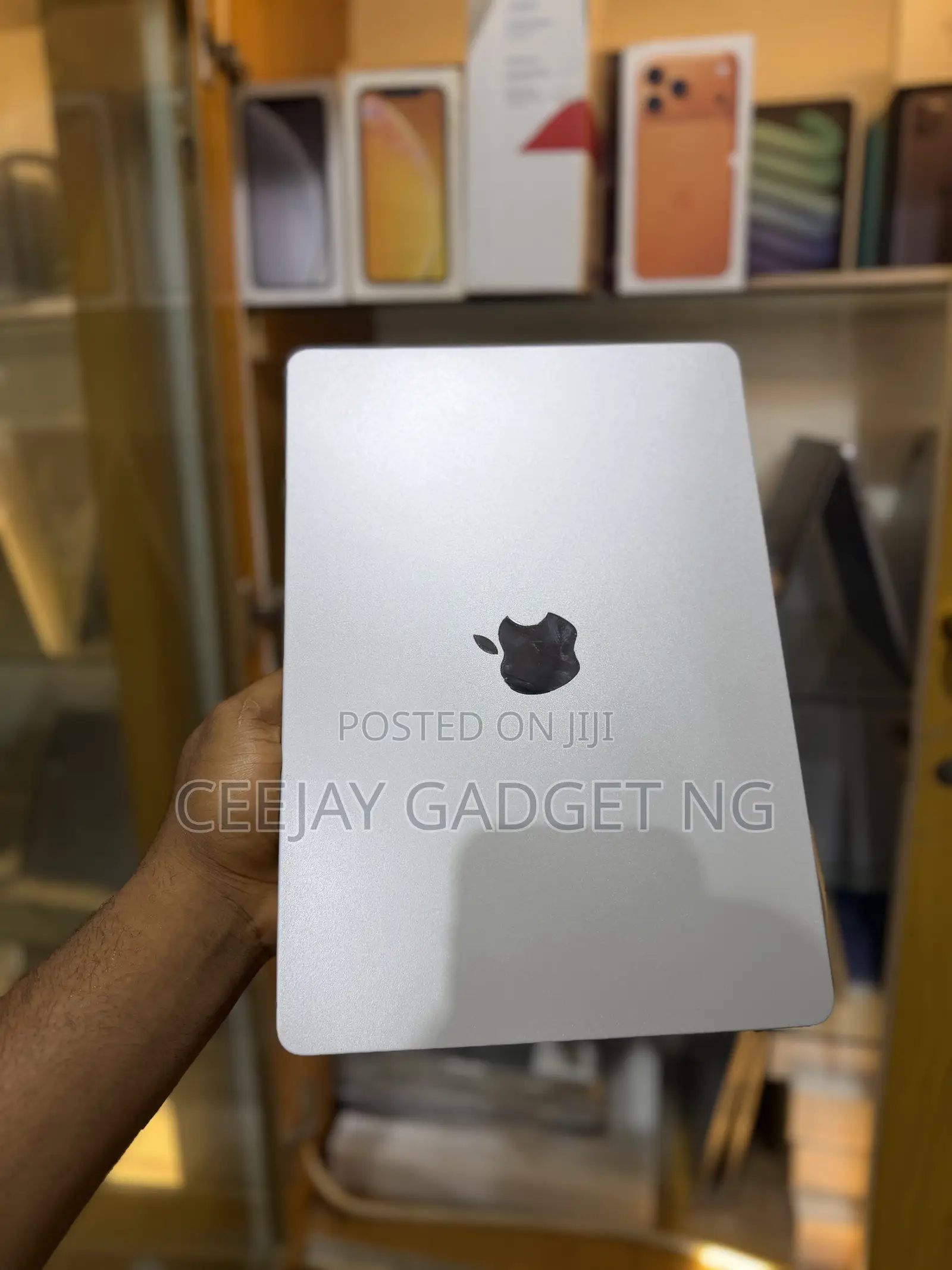 Laptop Apple MacBook Air 2022 M2 8GB Apple M2 SSD 512GB