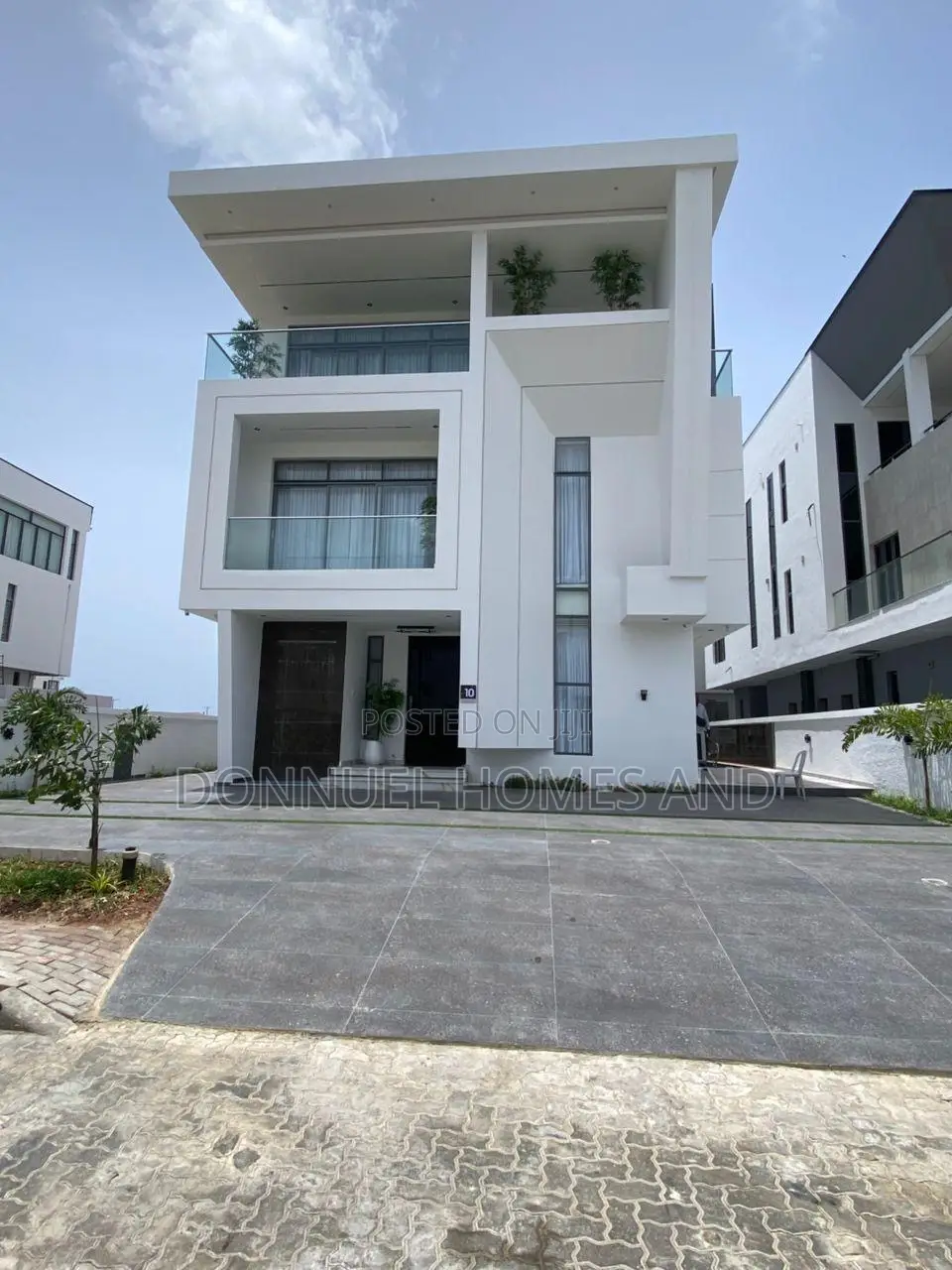 5bdrm Duplex in Ikate for sale