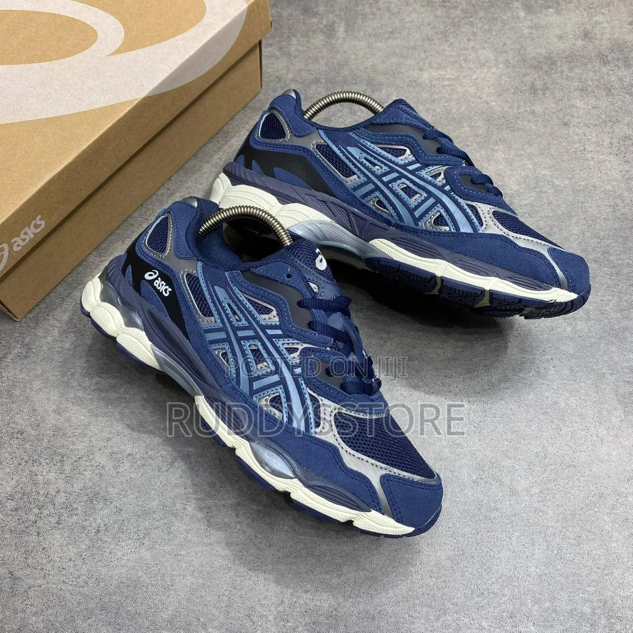 Navy Wave Performance Sneakers / Buy One Get a Free Sock