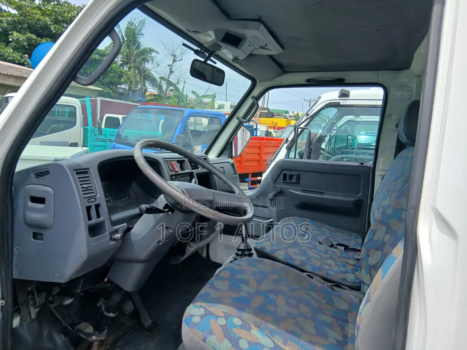 2000 Dyna 150 Bus
