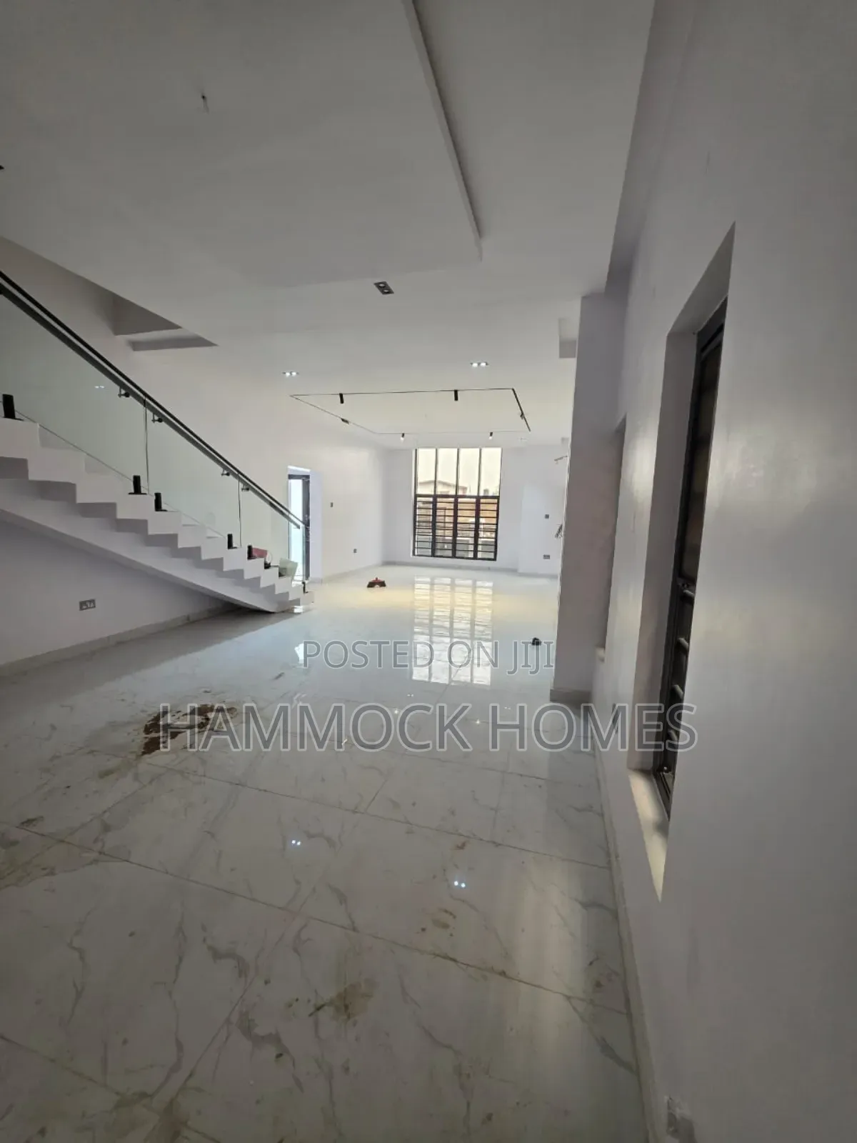5bdrm Duplex in Carlton Gate Estate, Akobo for sale