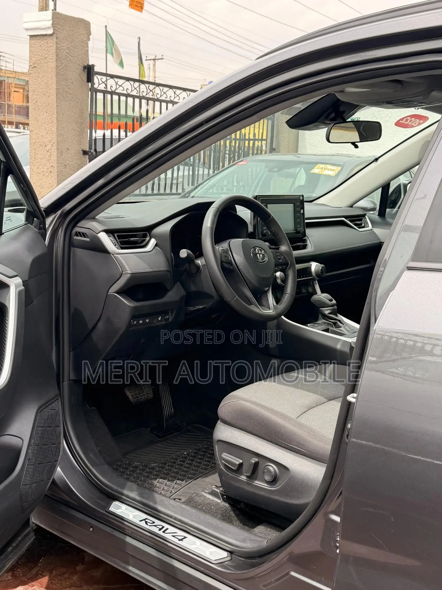 Toyota RAV4 XLE 2022 Gray