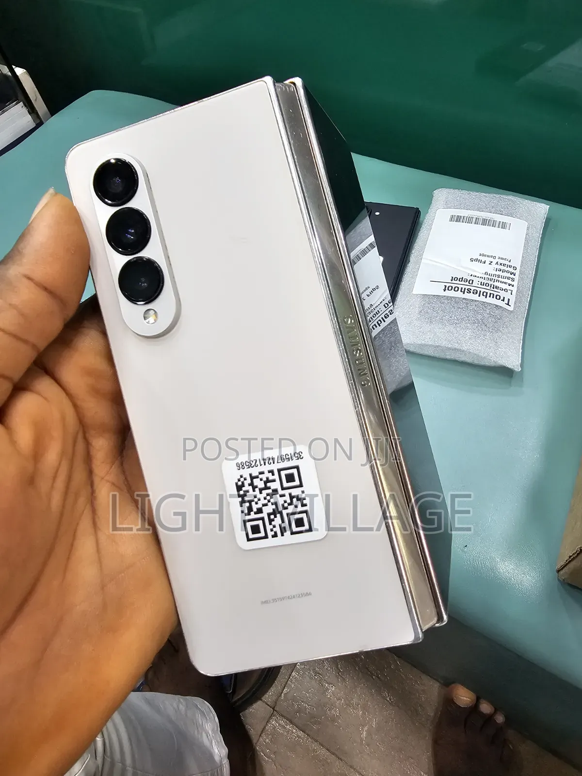 Samsung Galaxy Z Fold4 1 TB Gold
