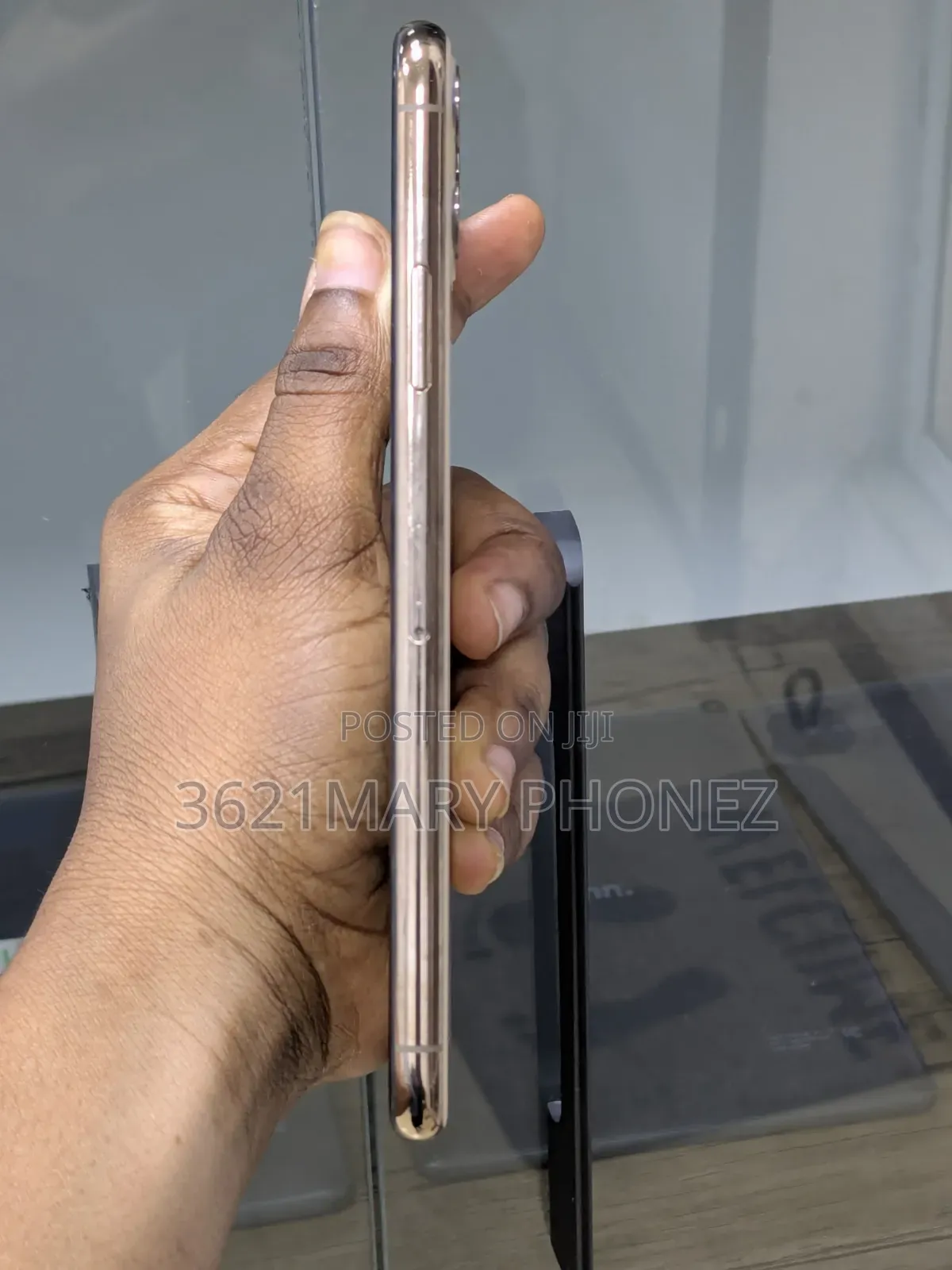Apple iPhone 11 Pro Max 64 GB Gold