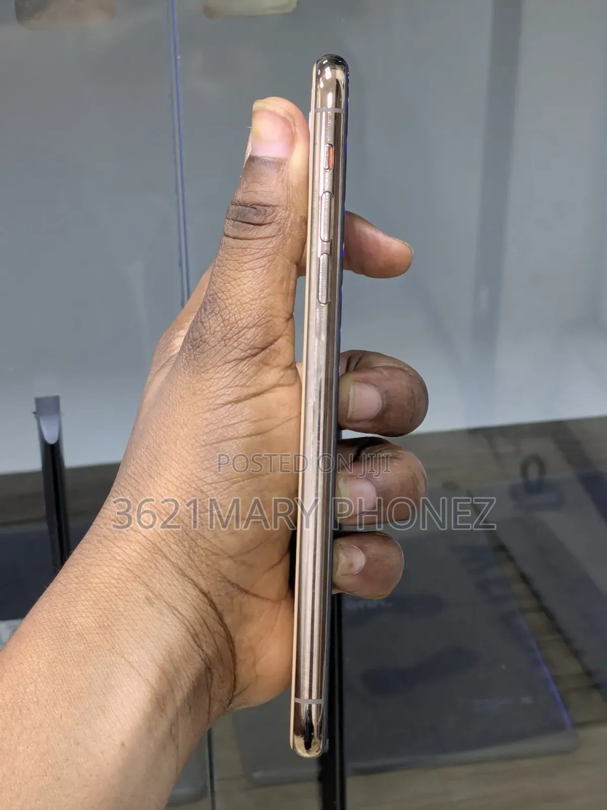 Apple iPhone 11 Pro Max 64 GB Gold