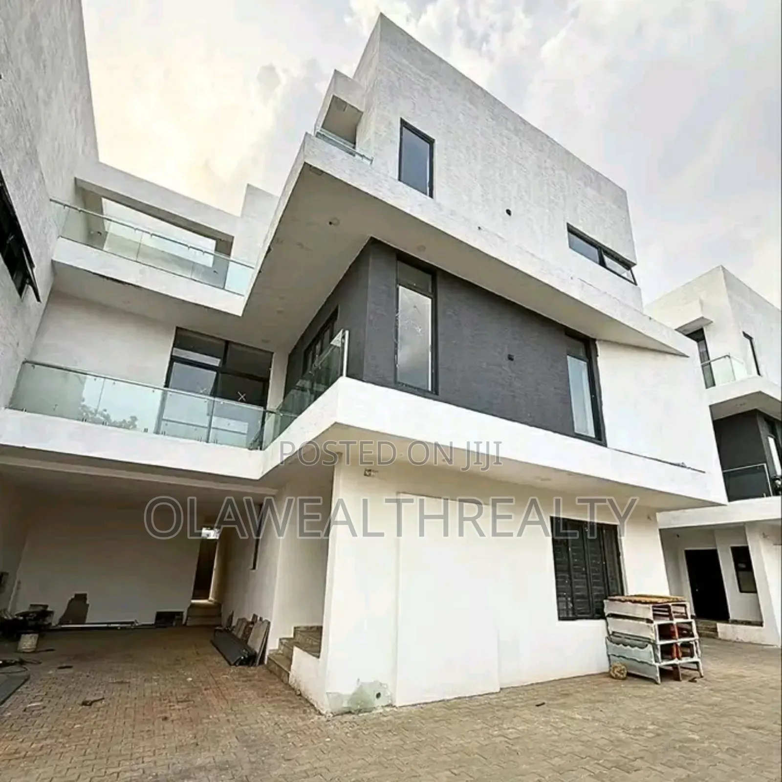 5bdrm Duplex in Maitama for sale