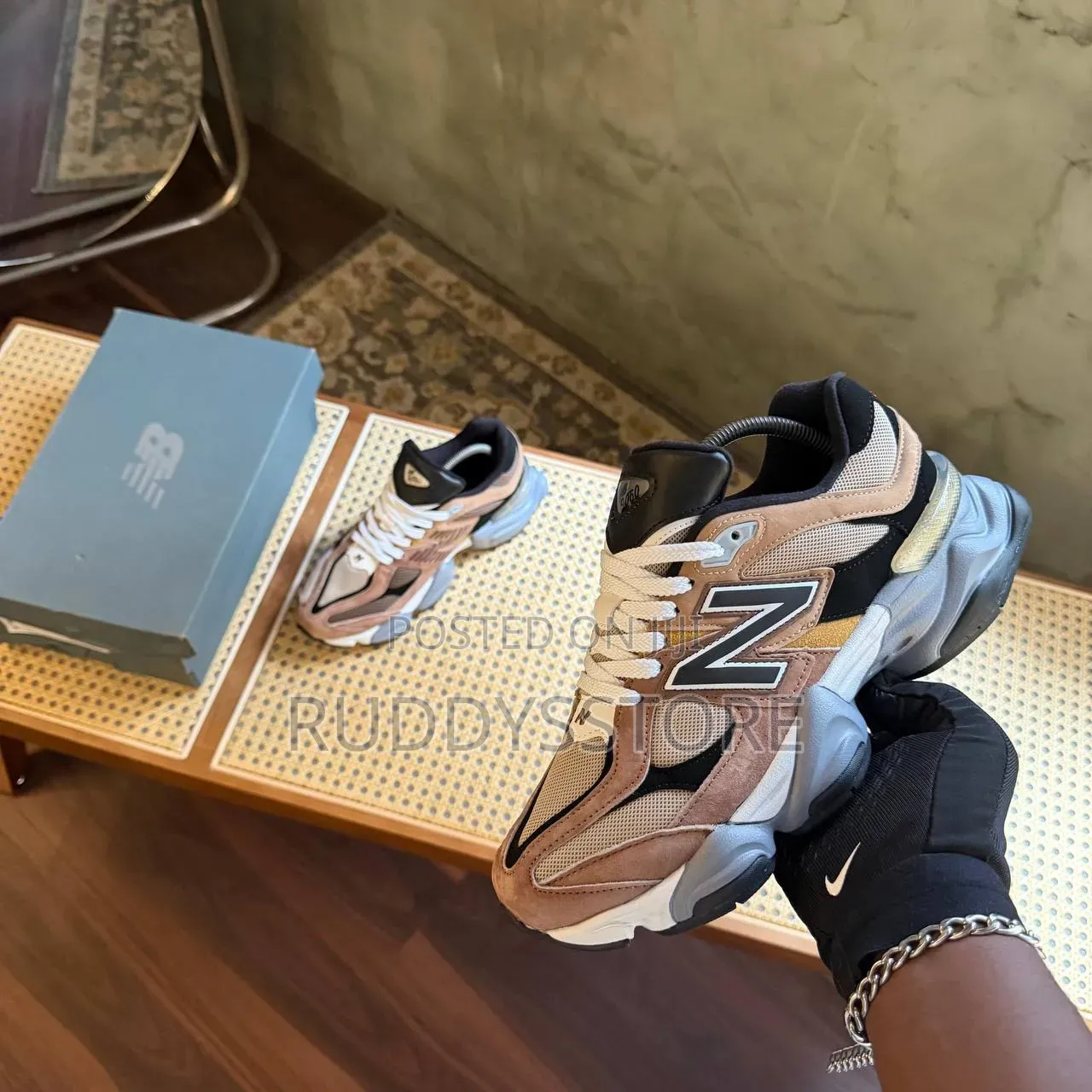 Mini Flex Trainers (Earth Tone)
/ Buy One Get a Free Sock