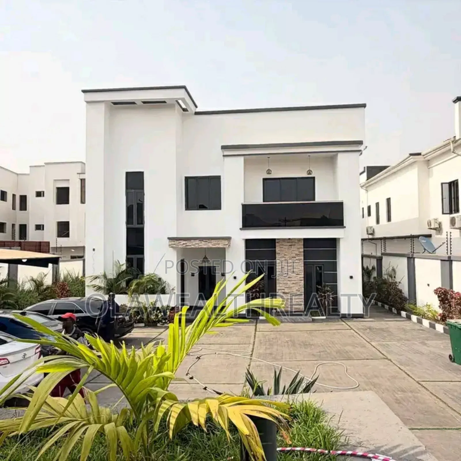 5bdrm Duplex in Guzape District for sale