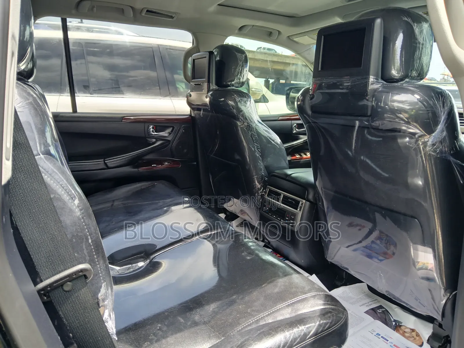 Lexus LX 570 (5 seats) AWD 2015 Black