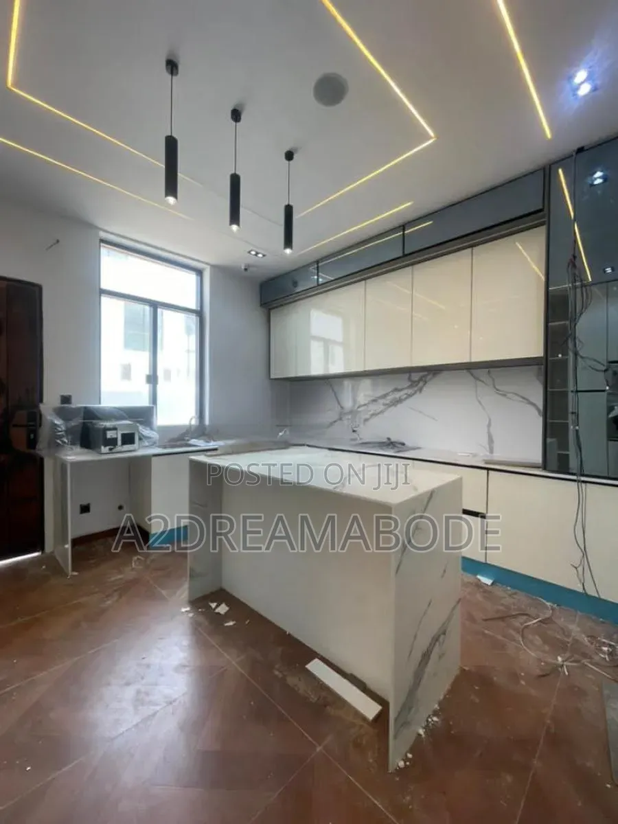4bdrm Duplex in Ikota Gra for sale