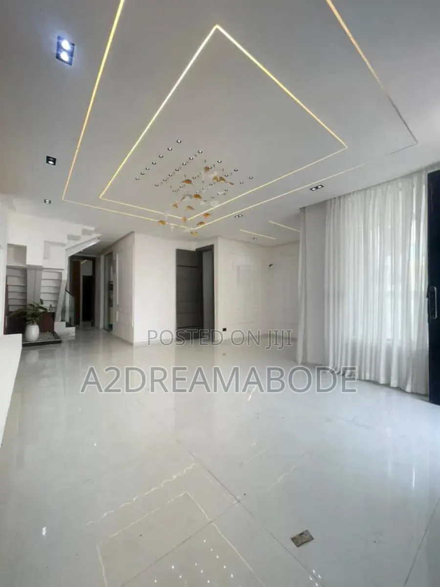 4bdrm Duplex in Ikota Gra for sale