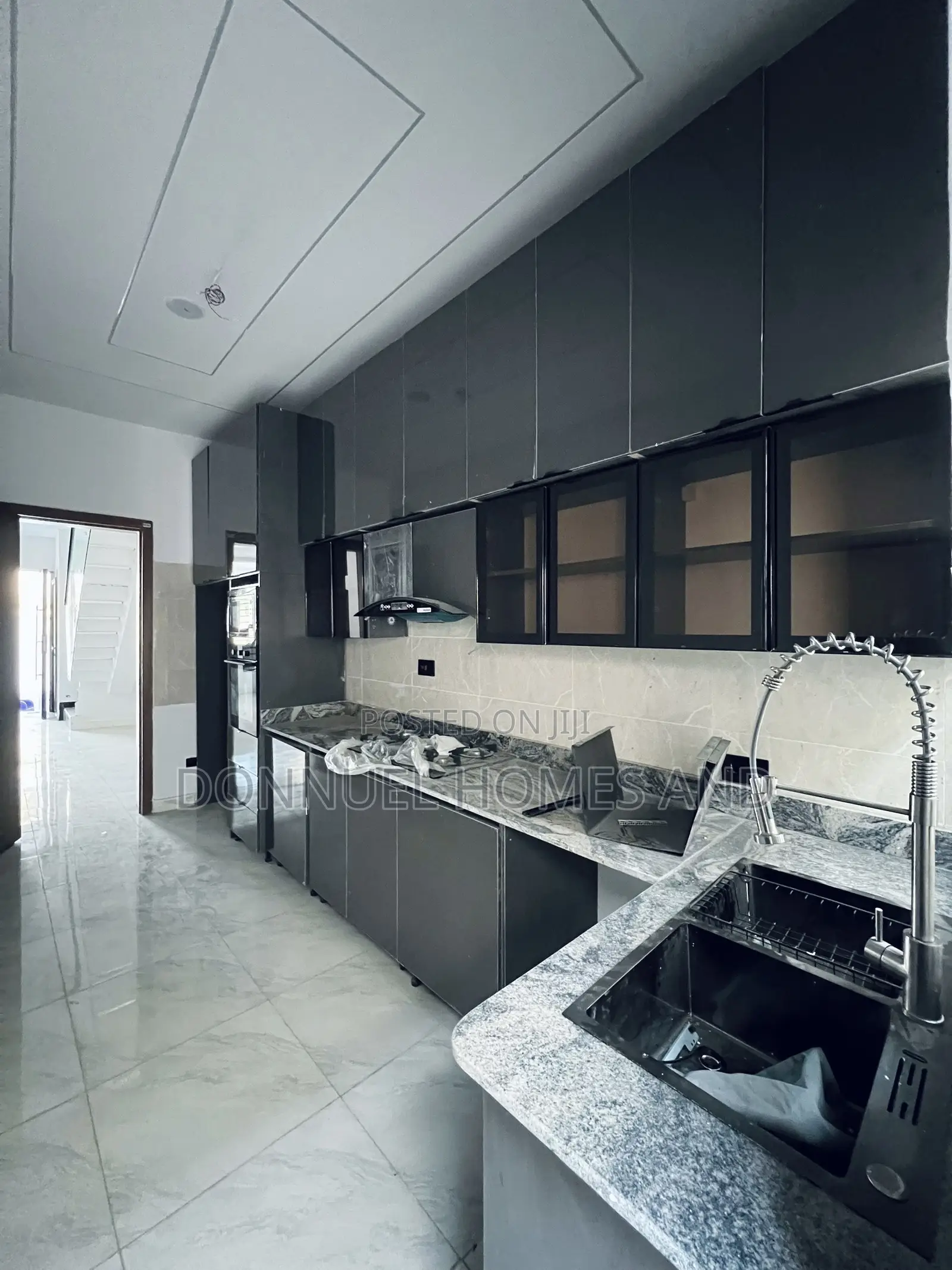4bdrm Townhouse/Terrace in Lekki Expressway for sale