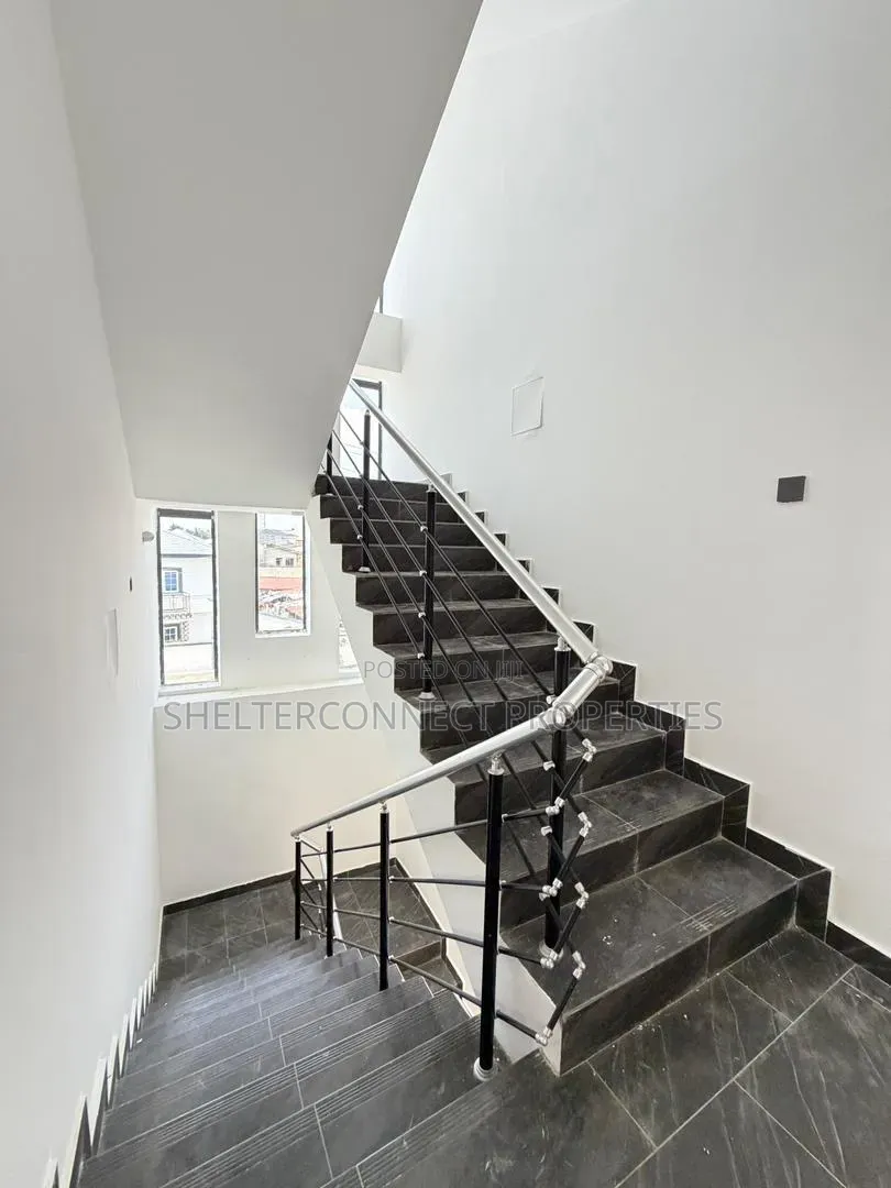 2bdrm Apartment in Lekki Expressway for sale