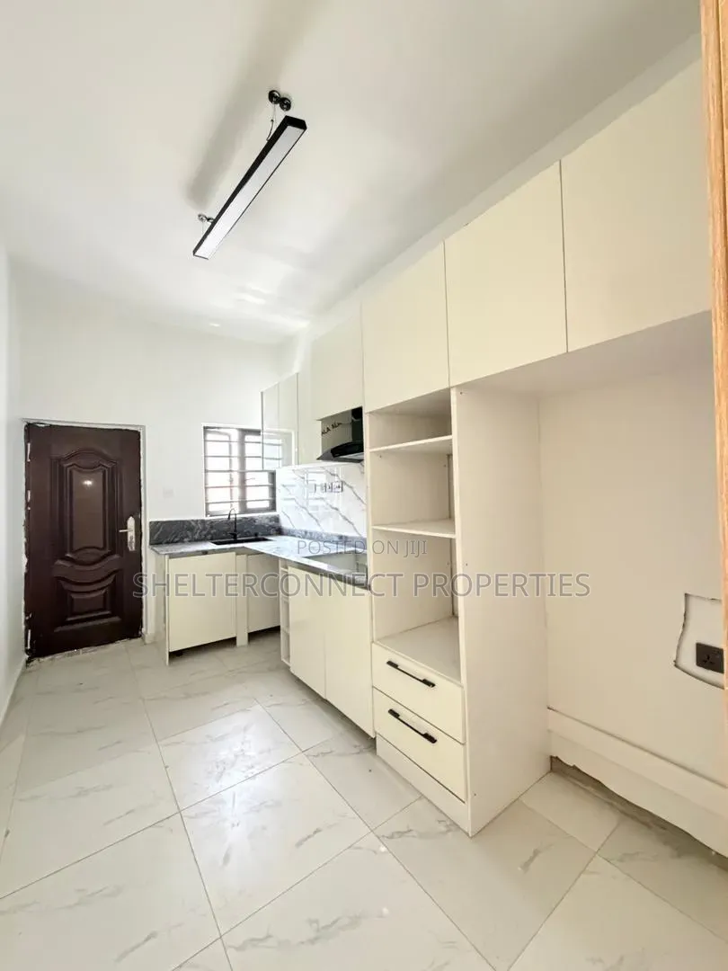 2bdrm Apartment in Lekki Expressway for sale