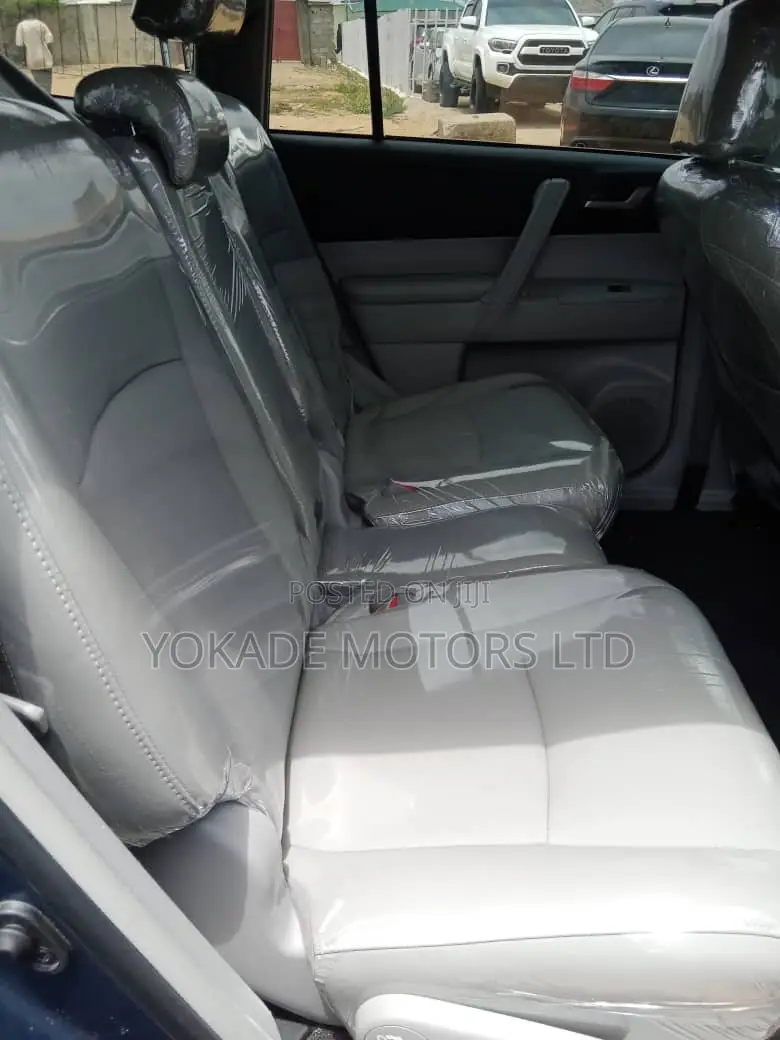 Toyota Highlander 3.5L 2WD 2013 Blue