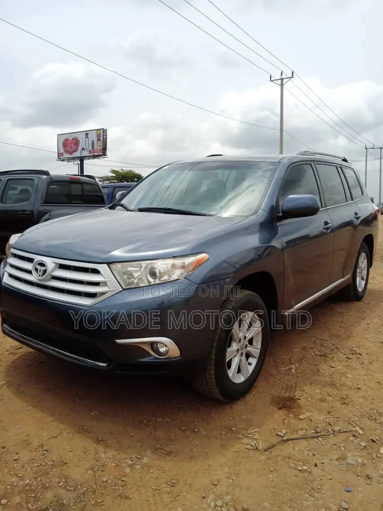 Toyota Highlander 3.5L 2WD 2013 Blue