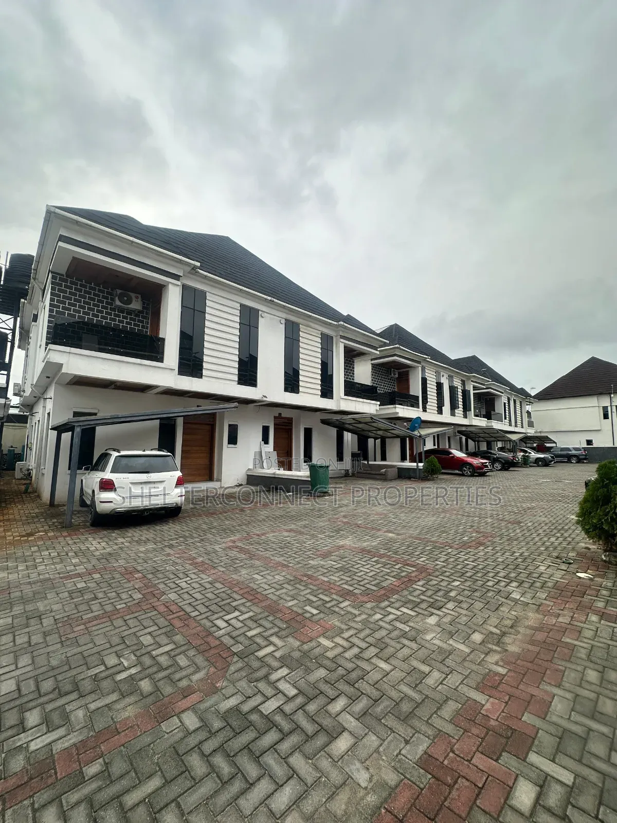 4bdrm Duplex in Lekki Expressway for rent