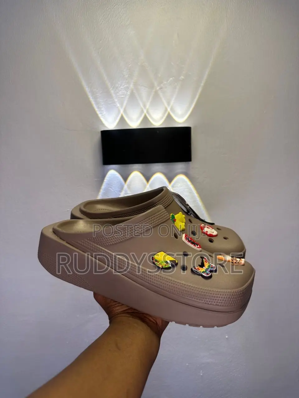 Trendy Platform Clogs – Lightweight Comfort With a Modern Edge