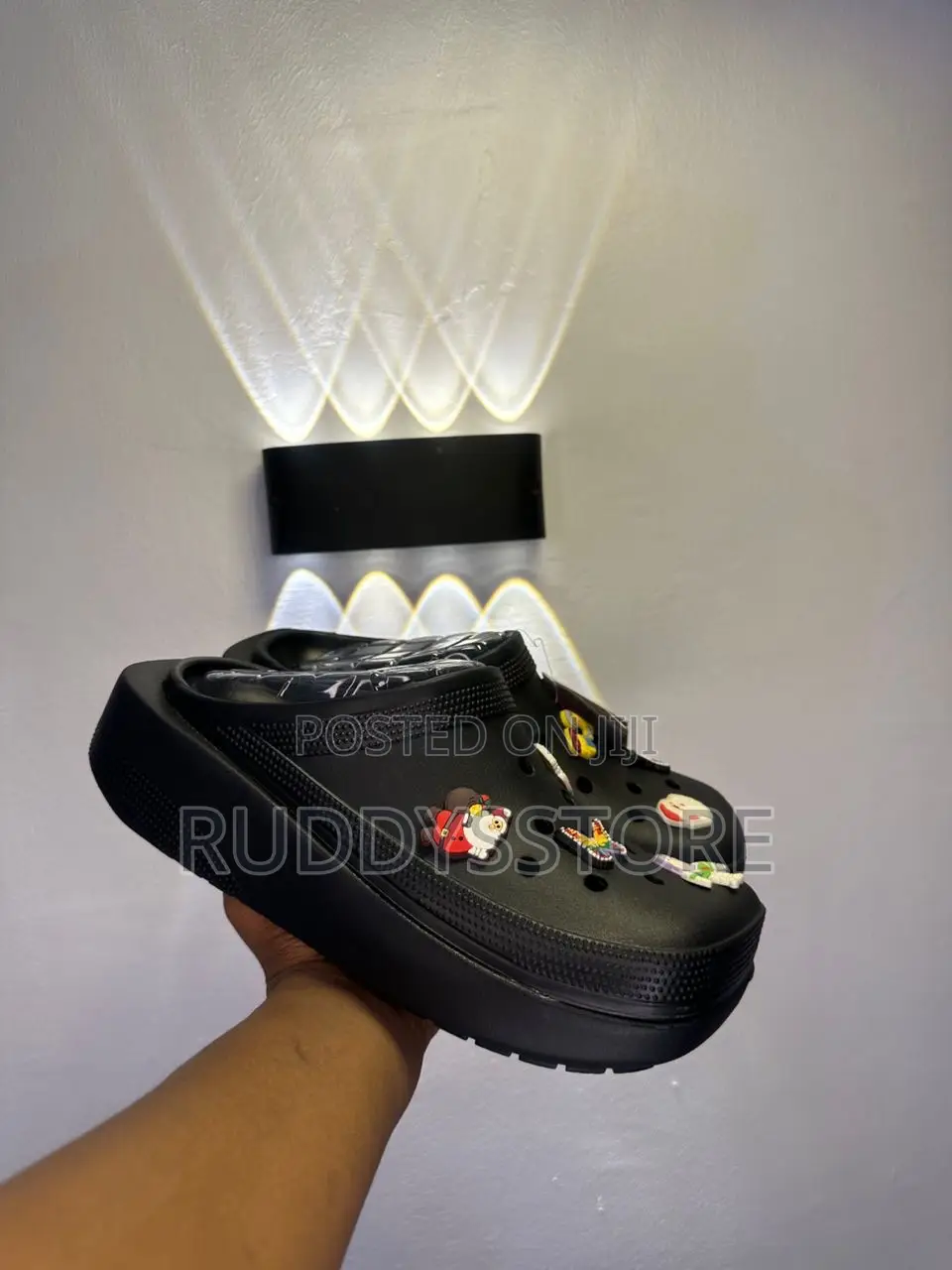 Trendy Platform Clogs – Lightweight Comfort With a Modern Edge