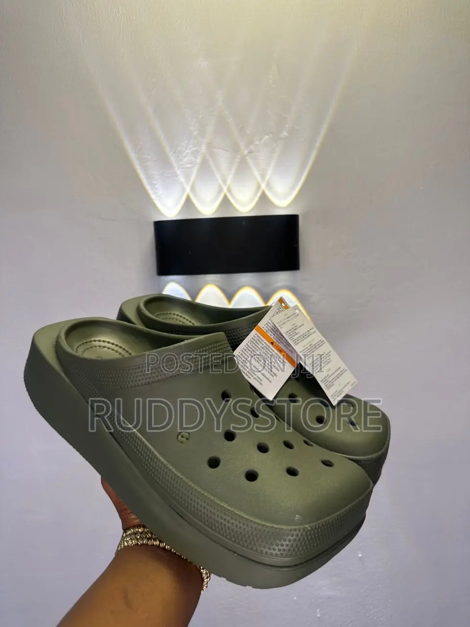 Trendy Platform Clogs – Lightweight Comfort With a Modern Edge
