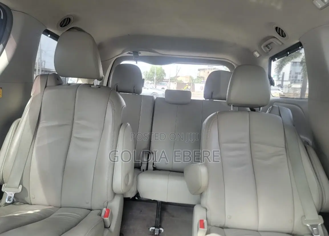 Toyota Sienna 2013 White