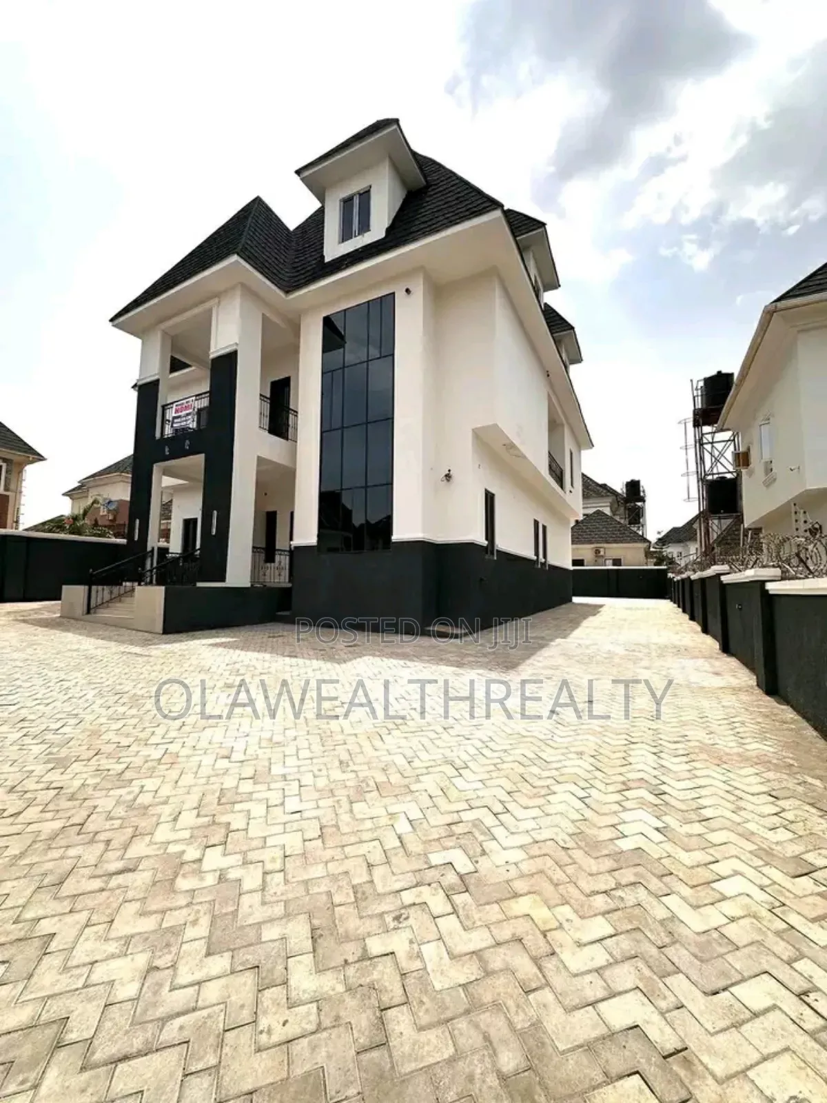 7bdrm Duplex in Gwarinpa for sale