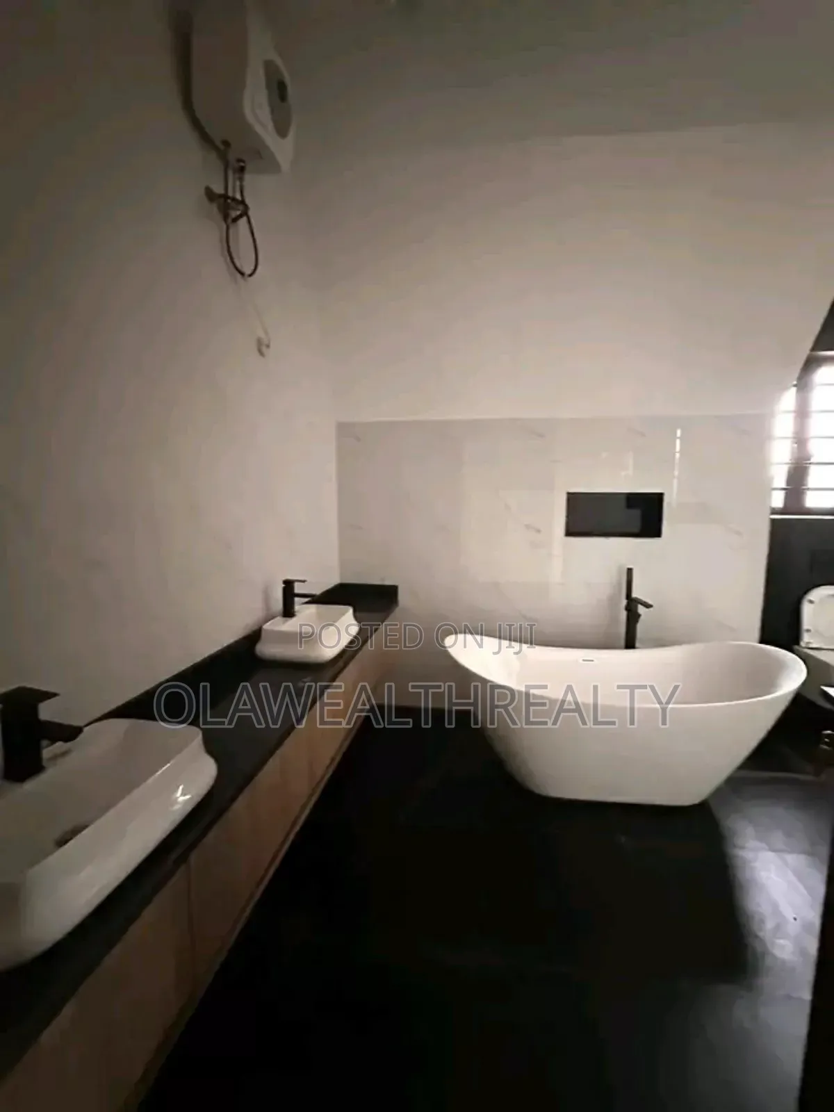 7bdrm Duplex in Gwarinpa for sale