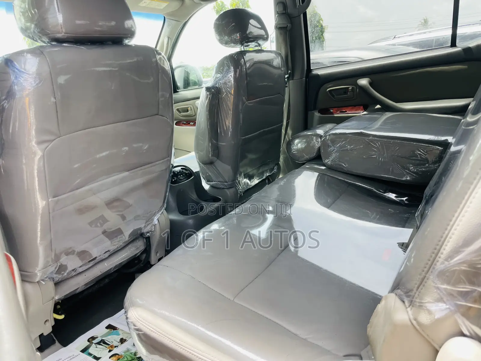 Toyota Sequoia Limited 4dr SUV 4WD (4.7L 8cyl 4A) 2004 Gray