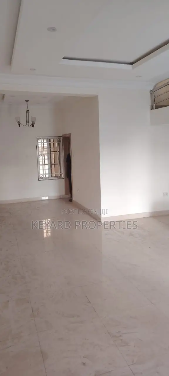 3bdrm Townhouse / Terrace in Jabi for rent