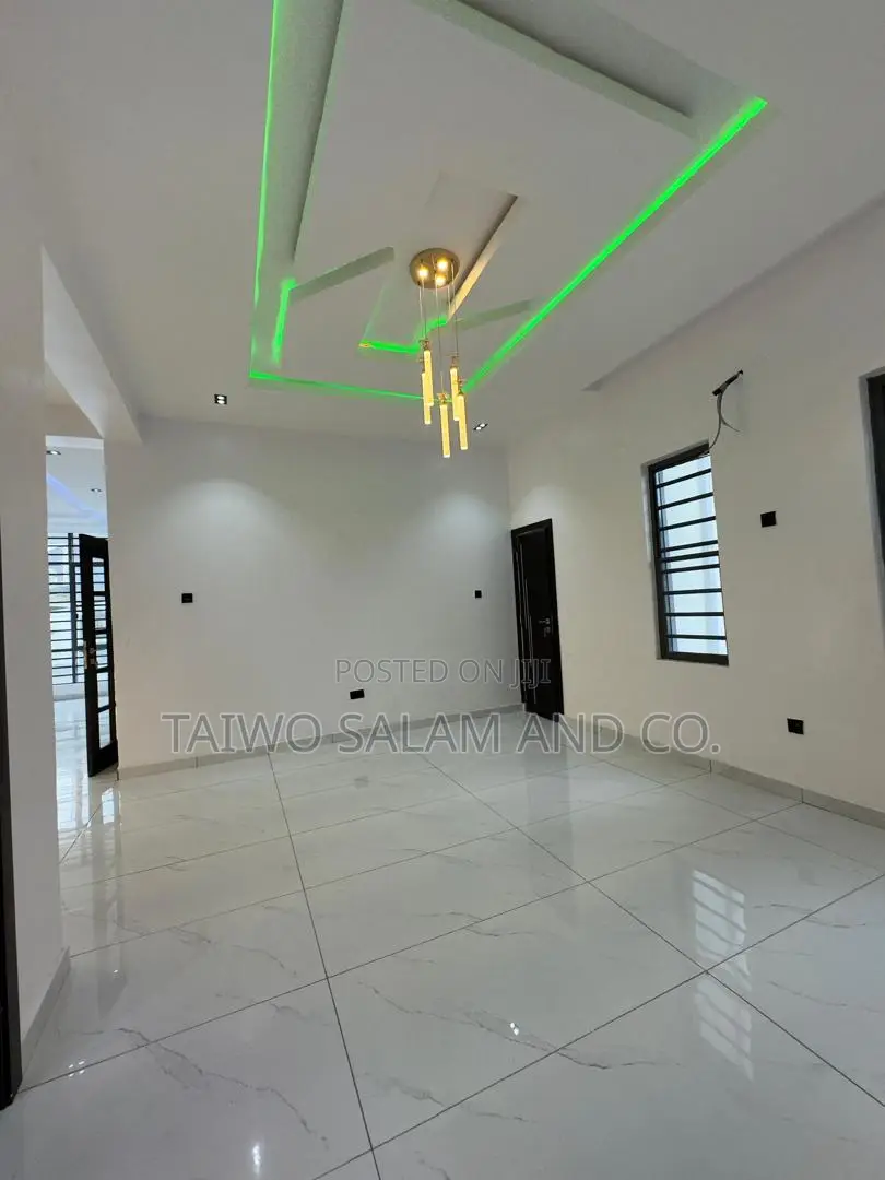4bdrm Duplex in Akobo for sale