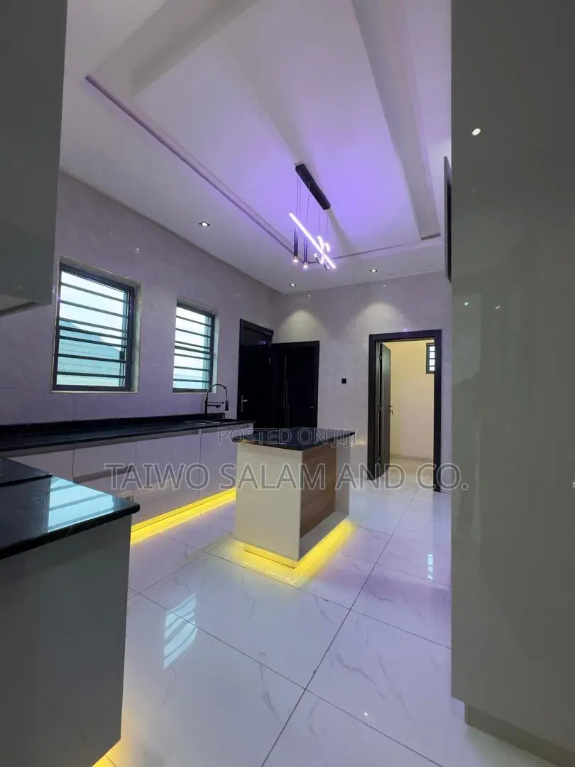 4bdrm Duplex in Akobo for sale