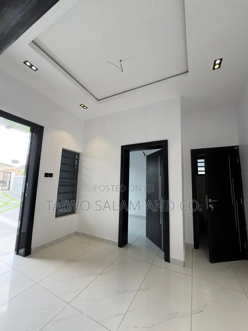 4bdrm Duplex in Akobo for sale