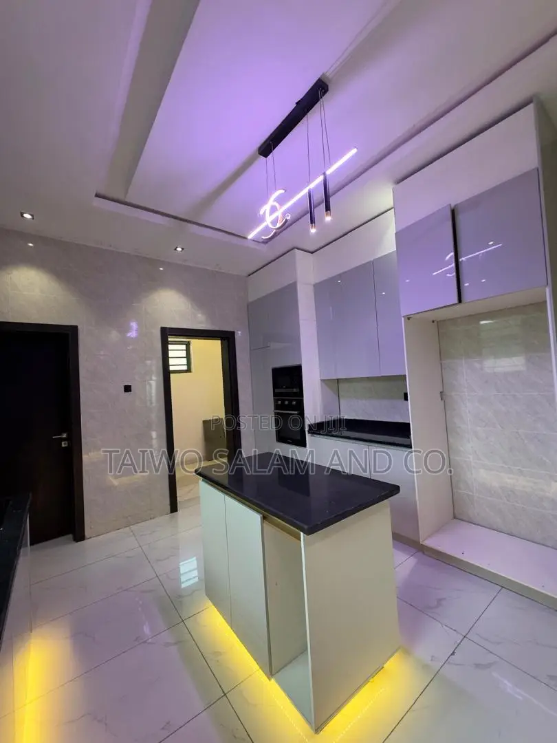 4bdrm Duplex in Akobo for sale