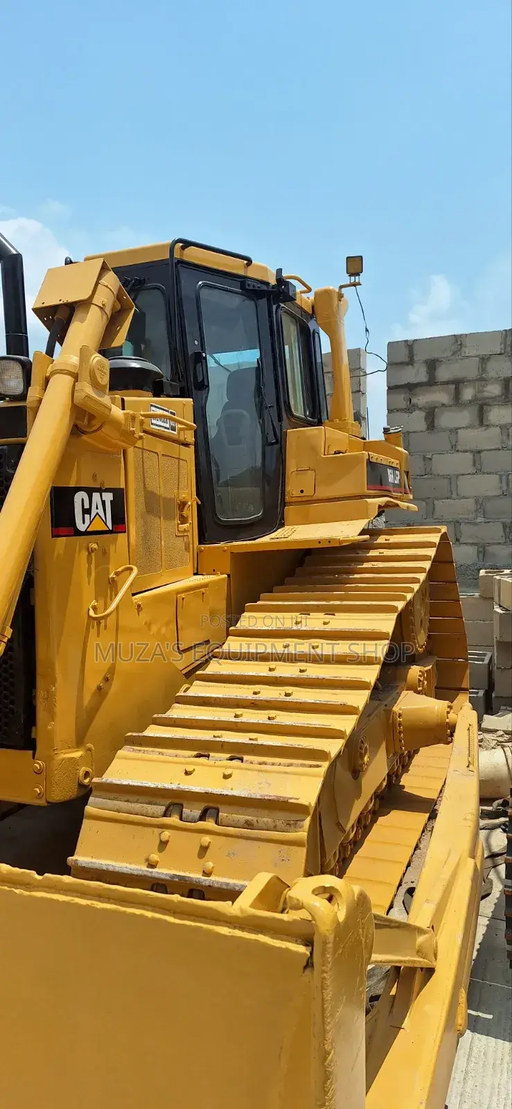 Caterpillar Bulldozer D6h LGP for Sale. Price: 220 Million