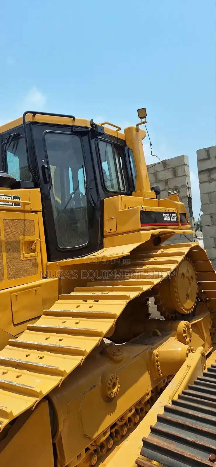 Caterpillar Bulldozer D6h LGP for Sale. Price: 220 Million