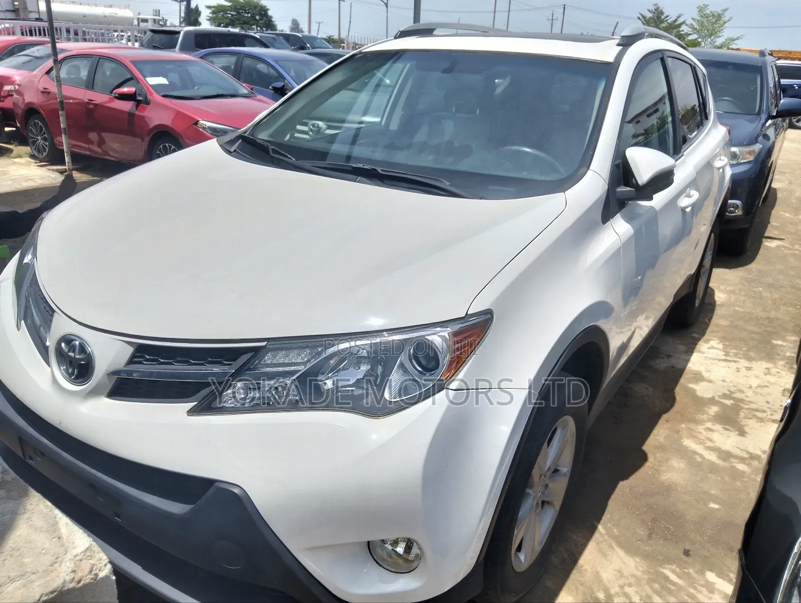 Toyota RAV4 XLE 4dr SUV (2.5L 4cyl 6A) 2014 White