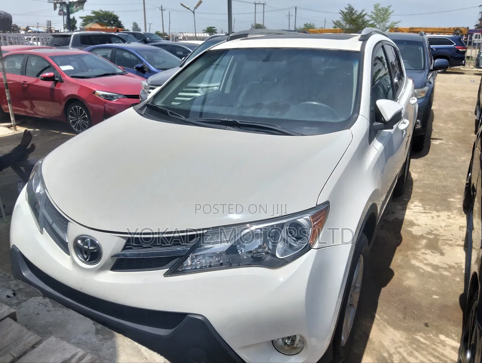 Toyota RAV4 XLE 4dr SUV (2.5L 4cyl 6A) 2014 White