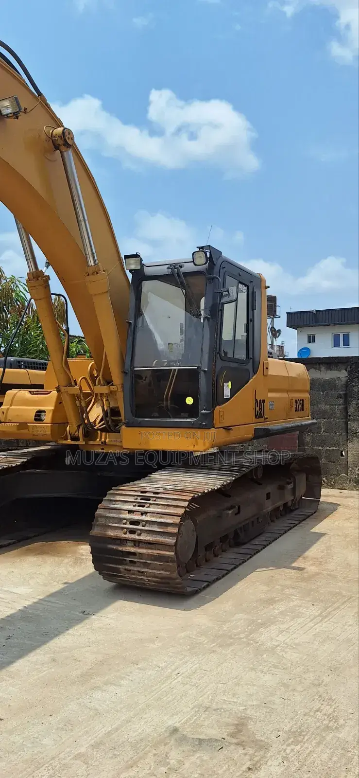 Caterpillar 325 Bl for Sale. Price: 165 Million